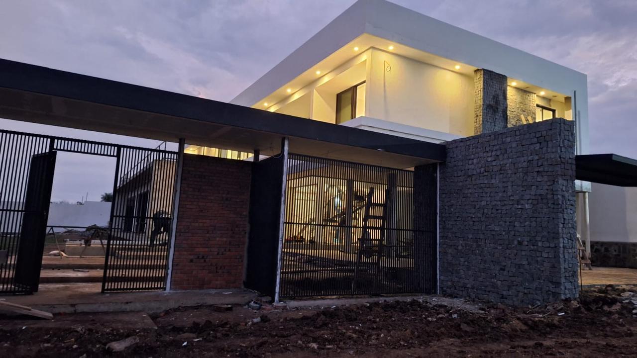 Casa NV con toda su instalación eléctrica encendida